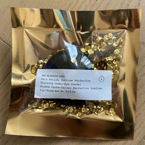 PAT McGRATH LABS Skin Fetish: Sublime Perfection
Blurring Under-Eye Powder LIGHT